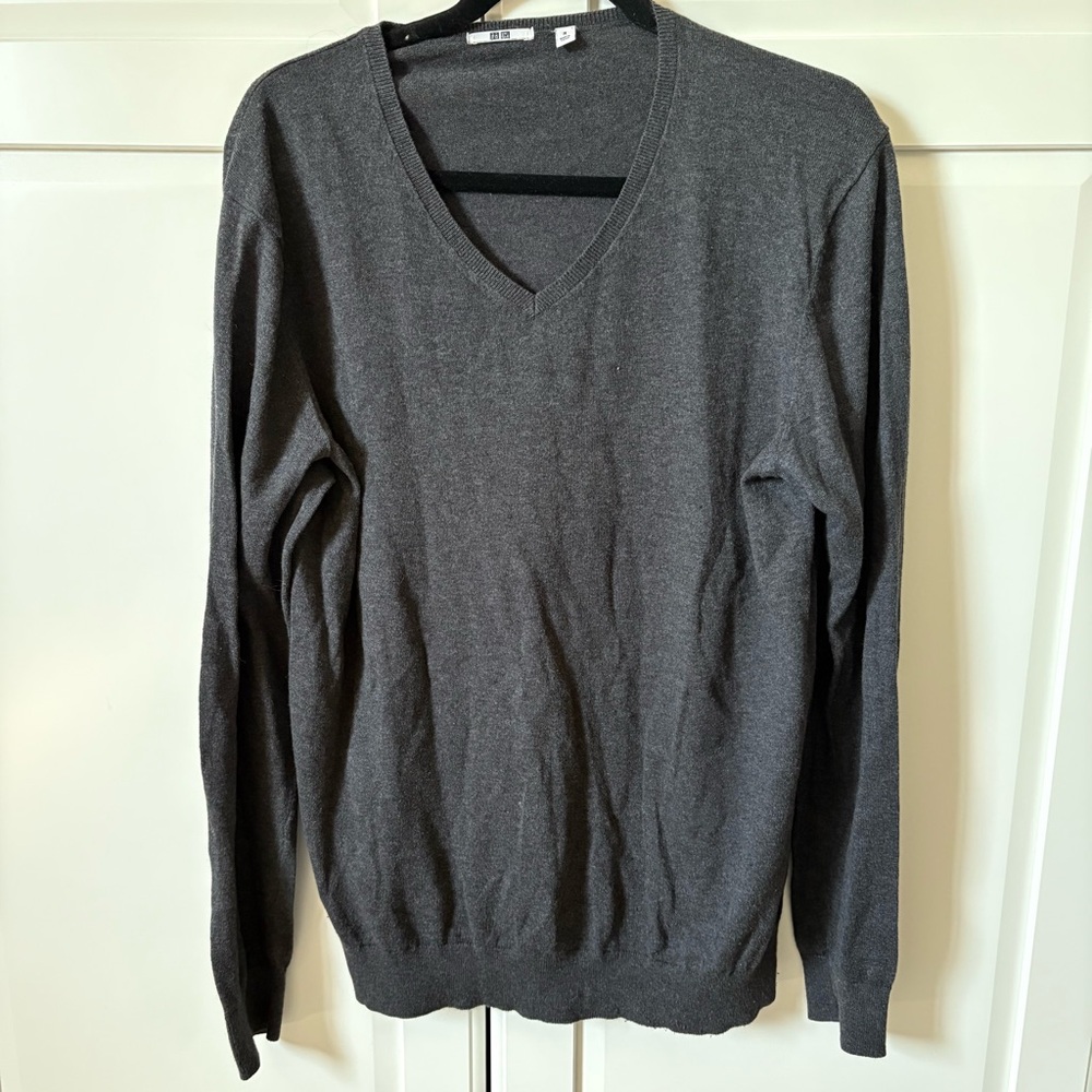 Uniqlo Men's Gray V-Neck cashmere Sweater Size M